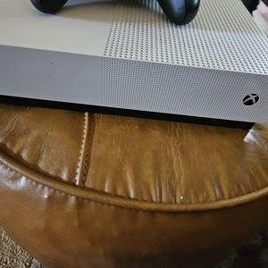 Xbox Series S ( 781 GB storage)